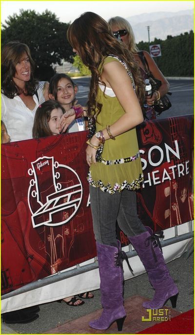 miley-cyrus-hope-benefit-concert-11.jpg